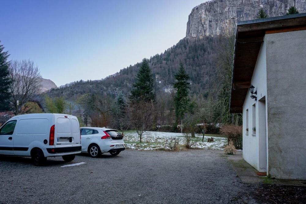 La Maison Des Jolicoeurs Saint-Christophe-sur-Guiers Exterior photo